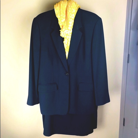 🌟Sz 14 Liz Claiborne Navy Suit🌟 - Picture 1 of 11